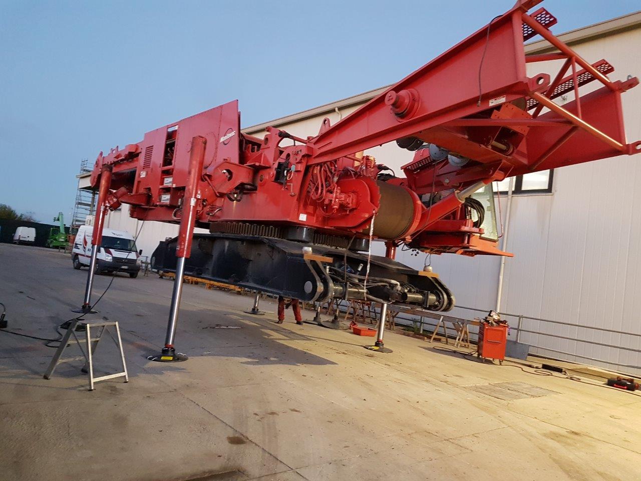 Danieli Construction S Manitowoc 2250 Lattice Boom Crane Unloads